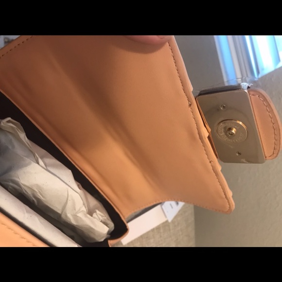 NWT TOPSHOP purse w/ chain strap and seashell closure - Picture 6 of 8